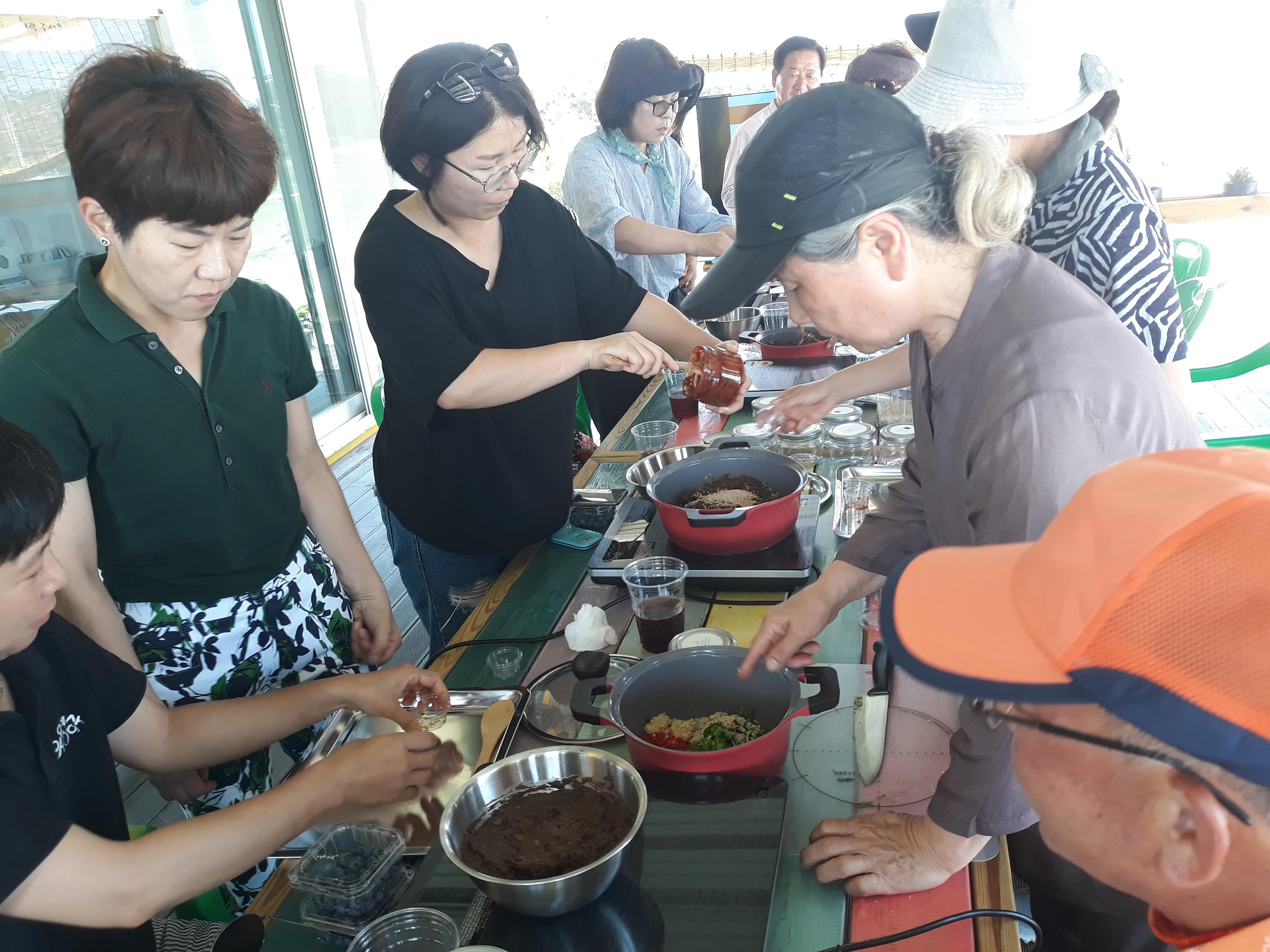 우리는 동부농업기술센터의 유쾌한 강소농이에요!