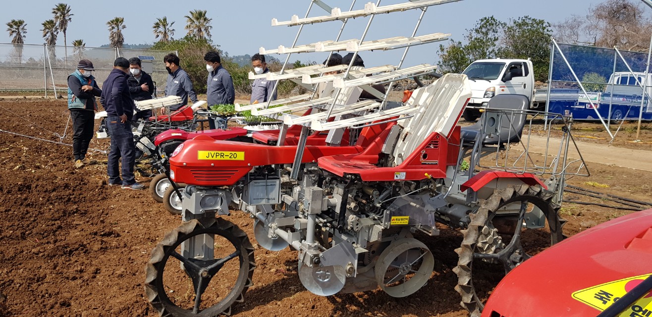 원예작물 정식 기계 현장 시연회 