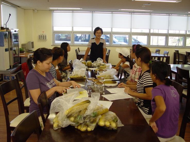 다문화가정 대상 오이피클 만들기교육