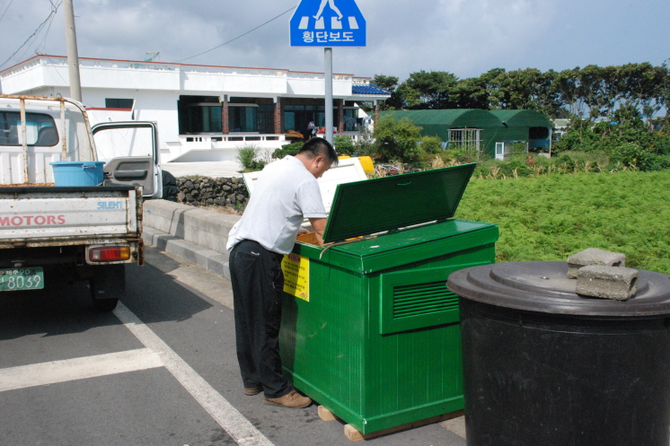 동애등에 유충 보급 현장