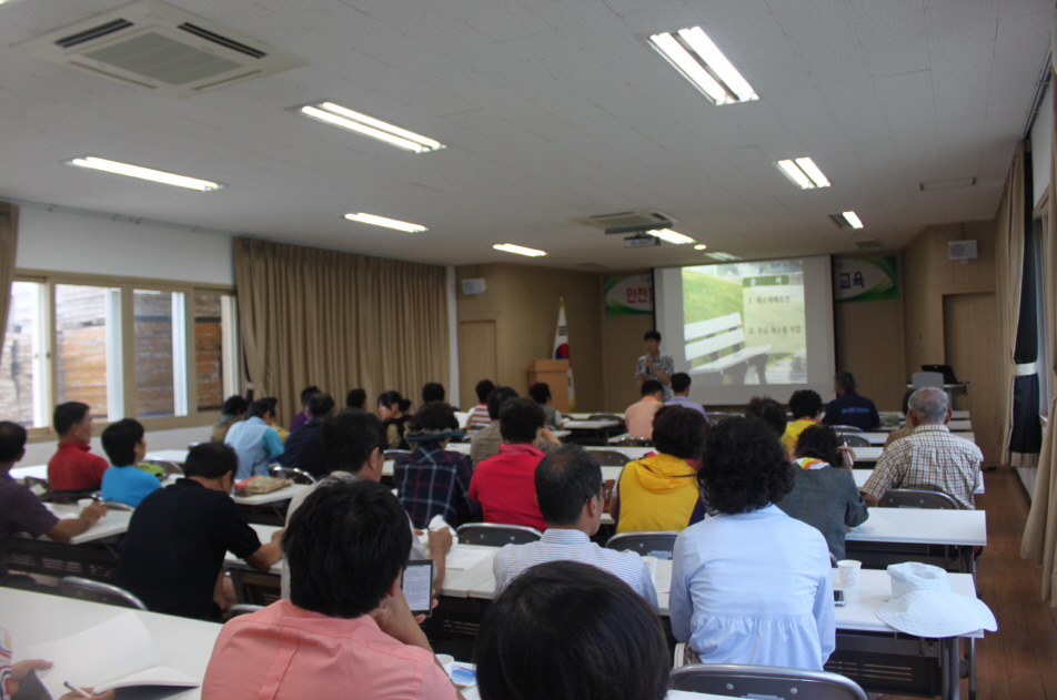 안전한 먹을거리 생산 텃밭 조성용 채소관리 교육 